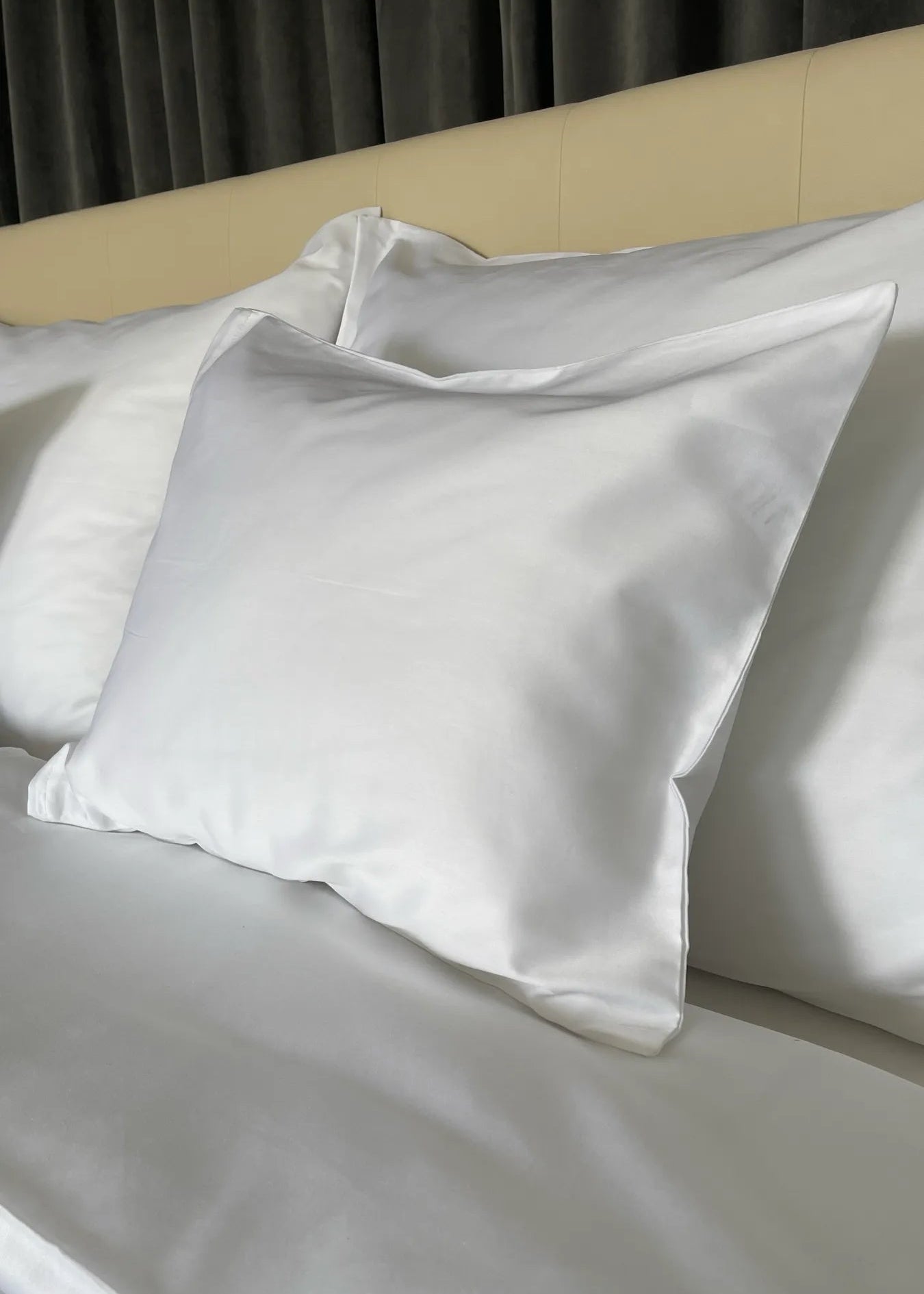 White satin bed sheet set 100% cotton - zippered - set of 2 - 130 g/m2