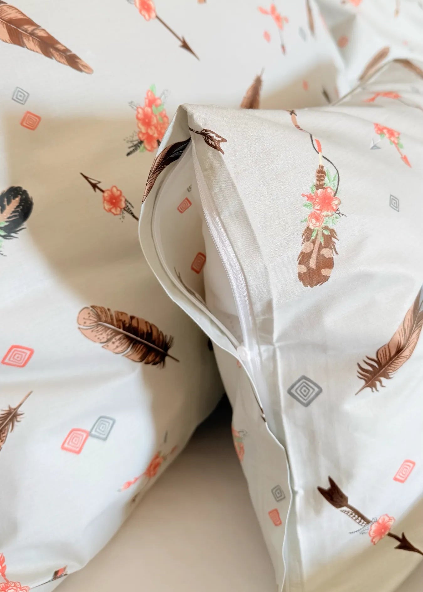 Boheme Grey Blush pamut ágyneműhuzat – tollas könnyedség