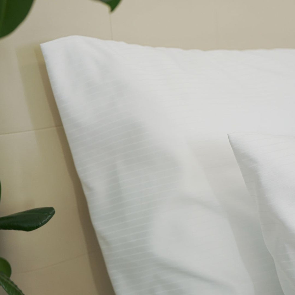 Elegáns csíkos poliészter szatén ágyneműhuzat - 100% PE - áthajtós - 3 db-os szett - 130 gr/m2 - csomagos