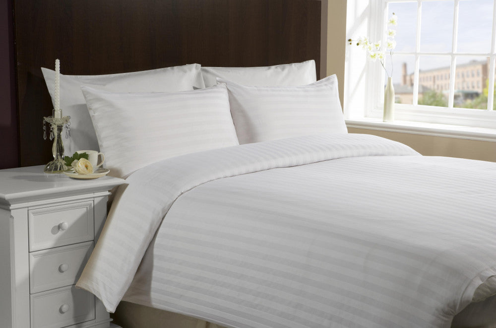 Hotel-Bettbezug mit Damaststreifen – 100 % Baumwolle – Spannbettlaken – 140 g/m² – verpackt