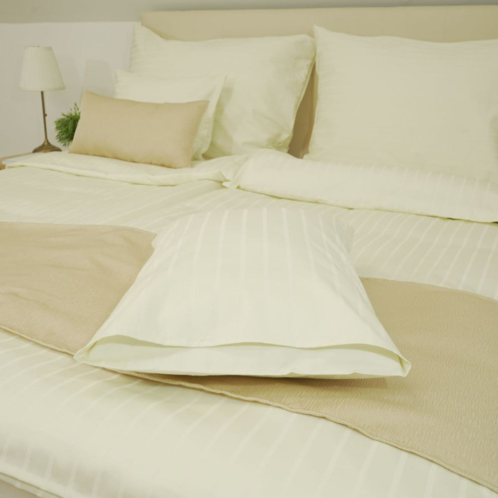 Pezsgő színű hotel csíkos ágyneműhuzat - 80% Pamut - 20% PE - áthajtós - 2 db-os szett - 150 gr/m2 - csomagos