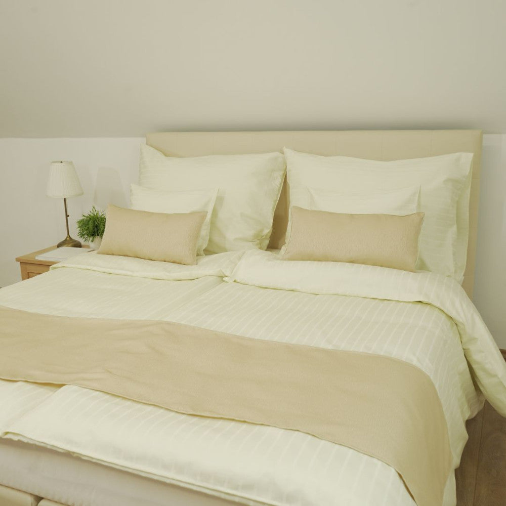 Champagne colored hotel striped bed sheet set - 80% Cotton - 20% PE - fitted - set of 2 - 150 gr/m2 - packaged