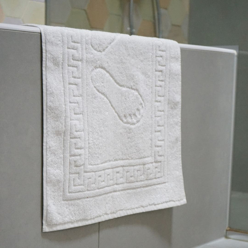 Bathtub exit - white with footrest - 600 gr/m2 - packaged