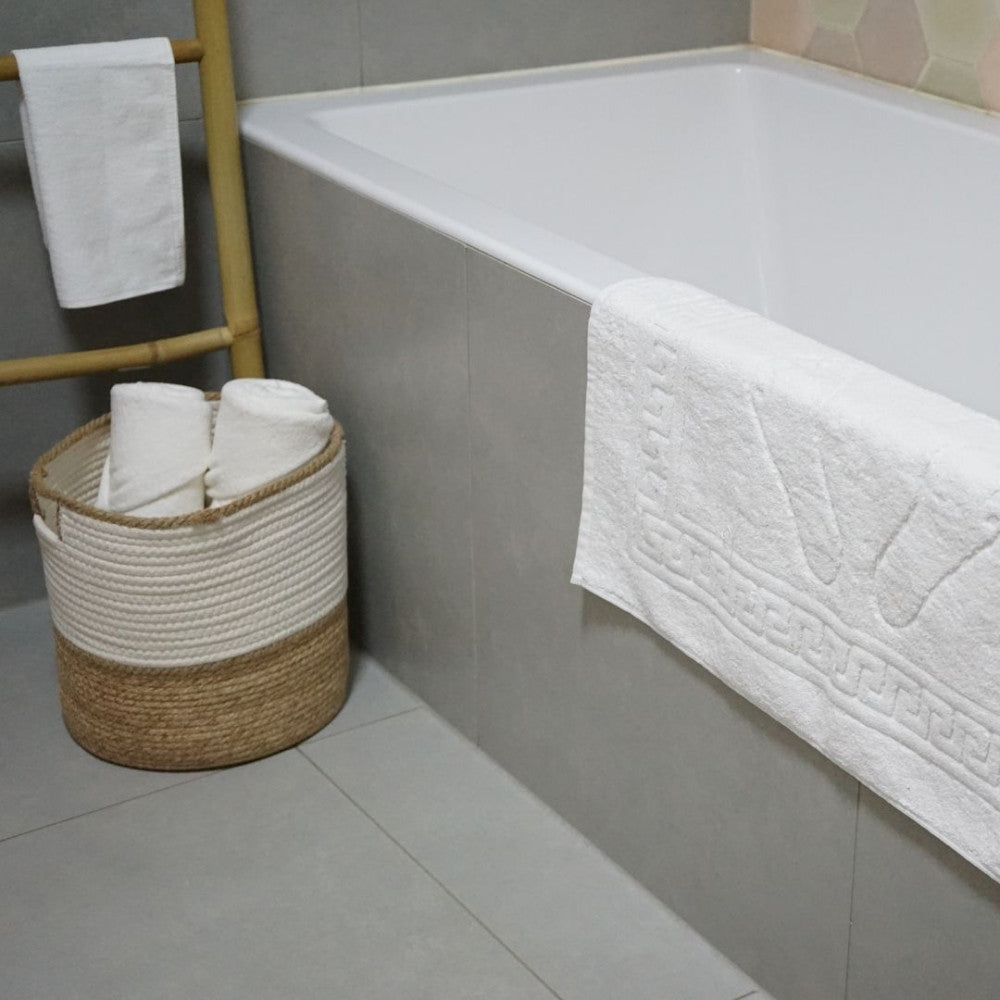 Bathtub exit - white with footrest - 600 gr/m2