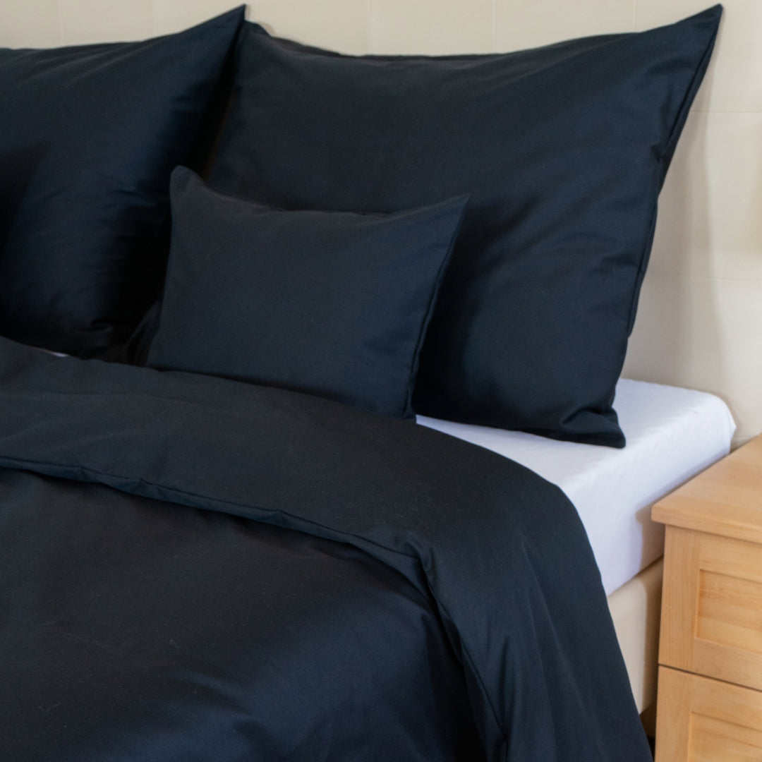 Fekete egyszínű szatén ágyneműhuzat garnitúra - TC 300