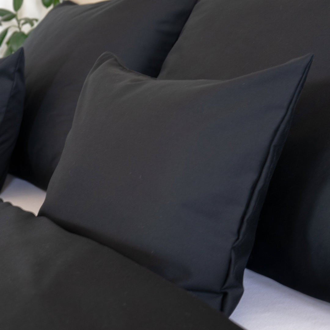 Fekete egyszínű szatén ágyneműhuzat garnitúra - TC 300
