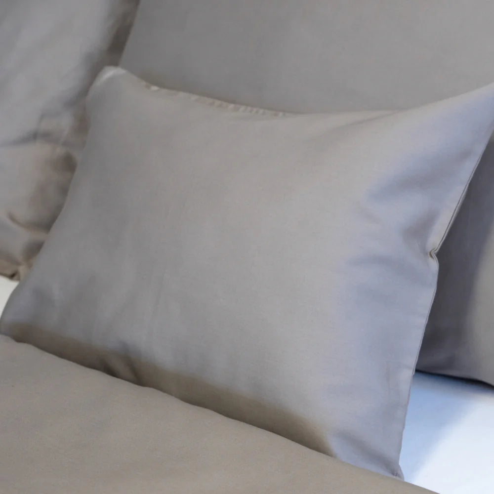Mauvefarbener Satin-Kissenbezug – TC 250
