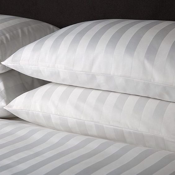 Hotel damask striped pillowcase - 100% Cotton - zippered - 130 gr/m2 - packaged
