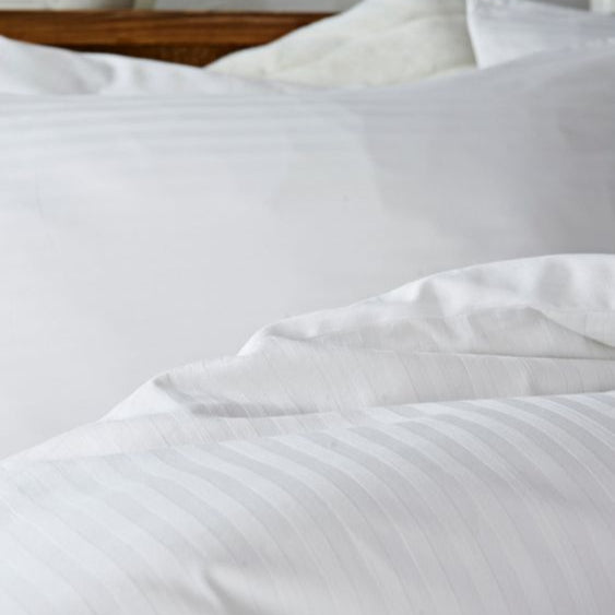 Hotel-Kissenbezug mit Damaststreifen – 100 % Baumwolle – mit Reißverschluss – 130 g/m² – verpackt